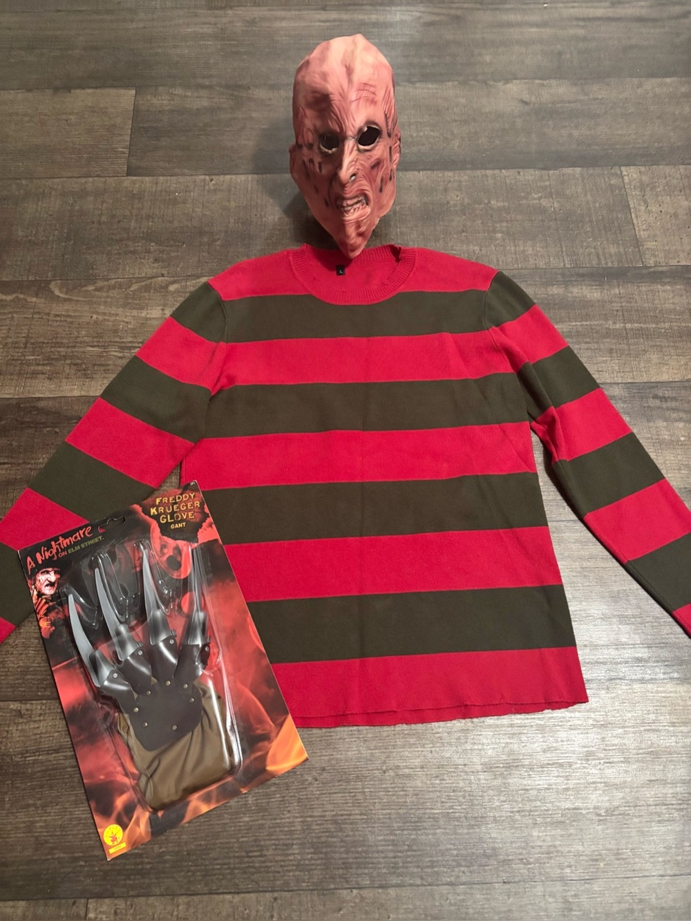 Freddy Krueger Men’s 3 Pieces Costume Size Large, A Nightmare On Elm Street.